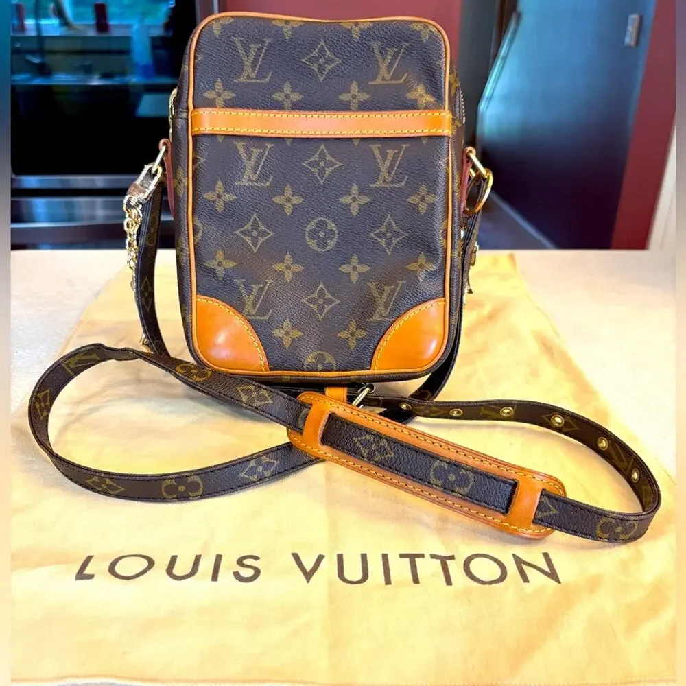LOUIS VUITTON Danube Crossbody w/Box, Dust Bag, 1 Ribbon, 2 Bag Charms & COA.EUC
